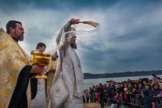 Як на Водохреща зануритися в крижану воду та не нашкодити організму – поради лікарів